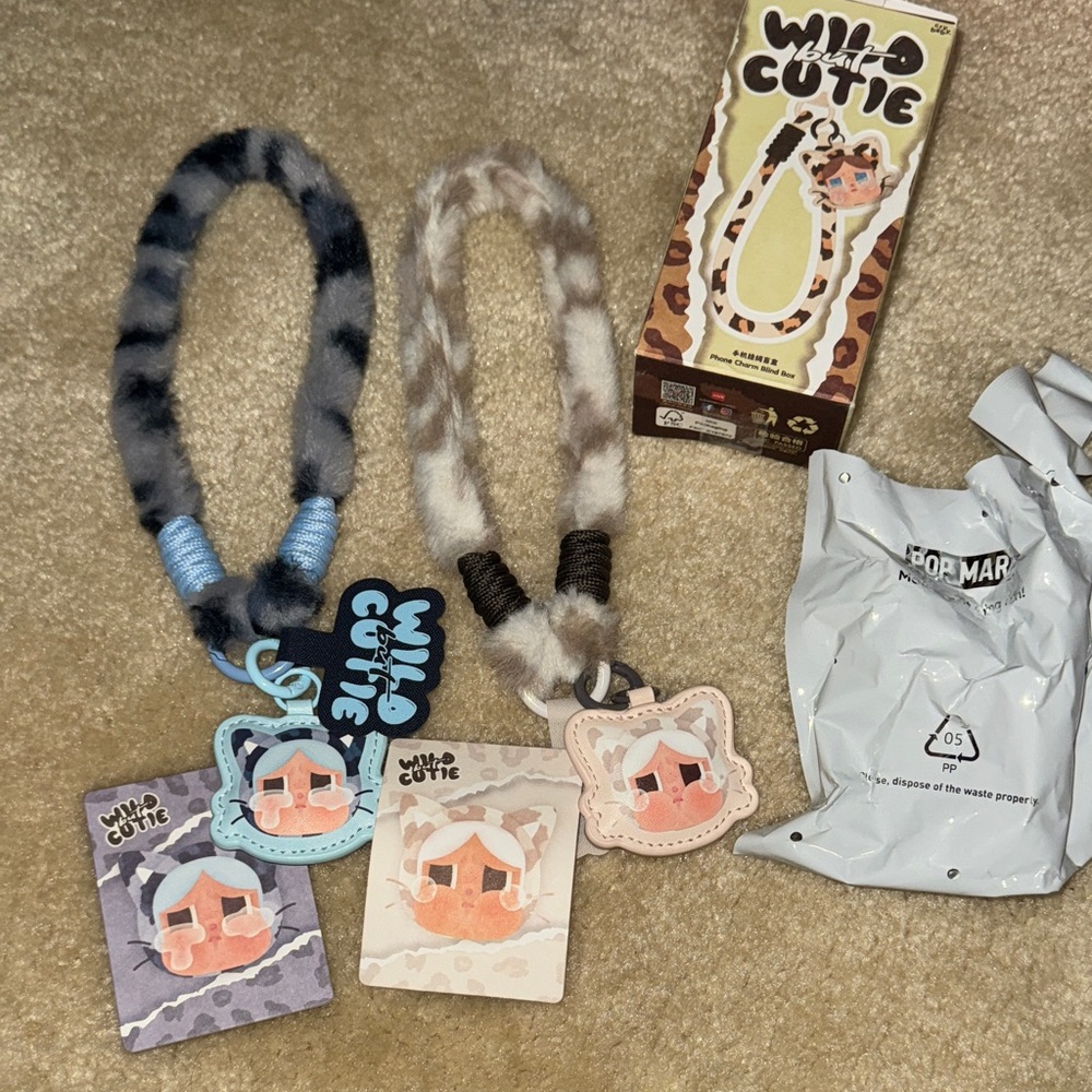 Phone charm Pop Mart Wild But Cutie